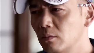 The Kung Fu boy used the legendary trick "Dragon Grip" to frighten the female killer.