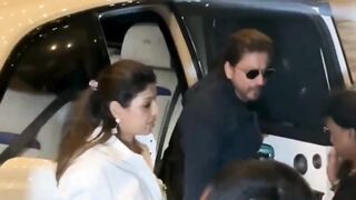 Shahrukh Khan At Director Sidharth Anand Birthday celebration #srk #shorts #viral #youtubeshorts #trending #shortvideo #ytshorts