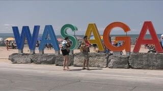 Wasaga Beach reacts to claims of beachgoers pooping in sand