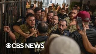 Right-wing Israelis protest arrest of IDF reservists accused of abusing Palestinian prisoner