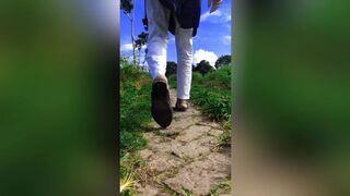 আমি পছন্দ করি না তাকে