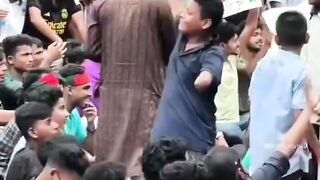 হাত নাই, বুকে সাহস আছে,দেশের প্রতি ভালোবাসা আছে