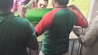 ভক্তের প্রশ্ন শোনেই চেতে গেলেন সাকিব আল হাসান