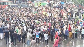 স্বৈরাচার বিরোধী স্লোগানে মুখরিত ইসিবি চত্ত্বর ।