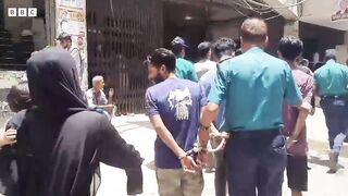 পুলিশের 'ব্লক রেইডে'