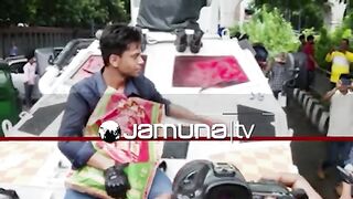 পুলিশের সাঁজোয়া যানে