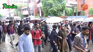 Students on the rain-soaked streets.৷৷ বৃষ্টি ভেজা রাজপথে শিক্ষার্থীরা।