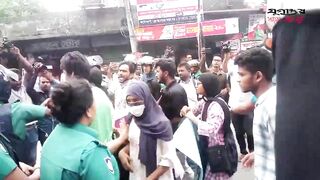 শিক্ষার্থীদের বিক্ষোভে উত্তাল বরিশাল