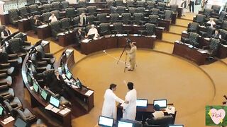Big Fight Between Opposition and Govt Members in KPK Assembly - Breaking News