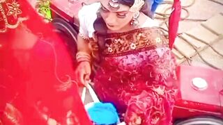 দুটি চলমান ইঞ্জিনের মাঝে আটকে যাওয়া: এক মহিলার