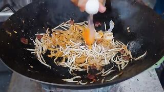 Ultimate MALAYSIAN STREET FOOD in Penang!! ???????? 5 MUST-EAT Foods in Penang, Malaysia!!