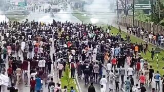 Student and police war in Bangladesh