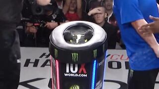 Wolverine and turp Daddy slim brought their all for the light heavyweight title fight