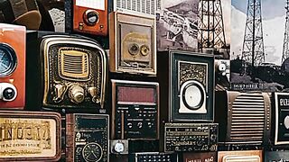 Which is the world's first redio?
