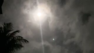 কত সুন্দর একটা রাত