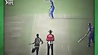 আন্ডার রাসেল কি বল করল দেখুন একবার