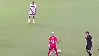 ARRASCAETA HUMILHANDO O EX JOGADOR CARLOS ALBERTO KKKKK
