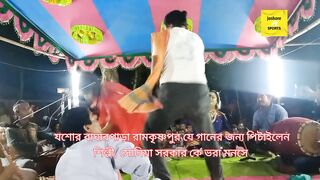 The artist who came to sing was beaten by badam shoes