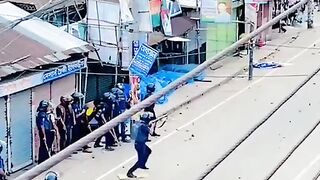 বাংলাদেশ ছাত্র আন্দোলনের পুলিশ আক্রমণ