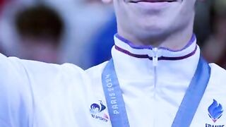 Léon Marchand sets new Olympic record, takes gold in 400 meter #olympicgames2024  #paris2024