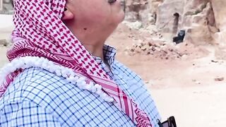 اضحك لكي لاتمل