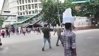 আন্দোলন দেখে ছাত্রলীগের পালানোর দৃশ্য! ????????????
