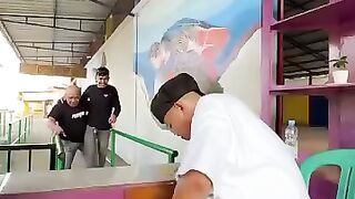 TUKIDI JADI PENJAGA TIKET