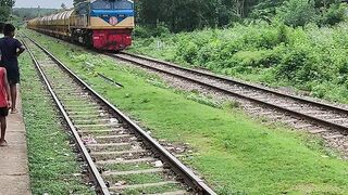 ট্রেন গাড়ি মালবাহী ট্রেন।