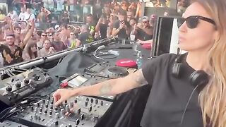 Deborah De Luca with a Classic ???? #deborahdeluca #techno #technodj