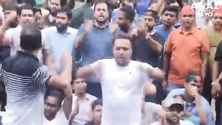 ছাএদলের রাকিব জুয়েল যোগ দিয়েছেন শহীদ মিনার জনসমুদ্রে