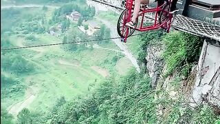 হাওয়ায় কেমনে ছাই কেল চালা
