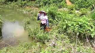 Village Flower Celebrates Harvest of Large Clams and Pearls from River