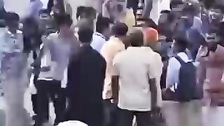 ছাএদের সাথে পুলিশ‌ আন্দোলন করল