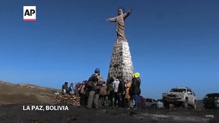 Bolivians make offerings to 'Mother Earth' (1).