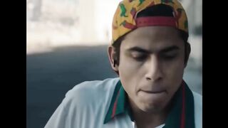 এই ছেলেটিকে পুলিশের ড্রোন এসে গ্রেফতার করে।