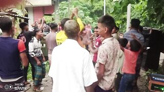 শেখ হাসিনা পদত্যাগে বাংলার ছাত্ররা নাচানাচি