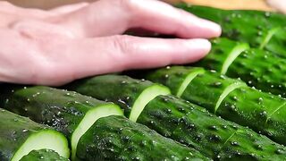 The pickled cucumbers that have been popular in restaurants for more than ten years are actually very easy to make at home
