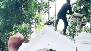 শেখ হাসিনার বাড়ি ভাংচুর করা হচ্ছে