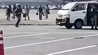 Scenes of Indian army fleeing mass uprising in Bangladesh