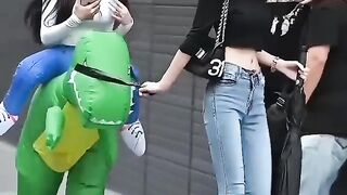 Chinese_girl_street_style_fashion_#chinesefashion_#shortsvideo(720p).