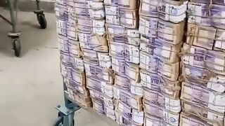 বাংলাদেশি টাকা। টাকা ছাড়া দুনিয়া অচল। 2