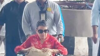Kajol Devgan With Mom Spotted At Airport Viral Masti Bollywood