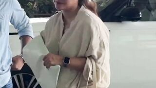 Kajol Devgan With Mom Tanuja Spotted At Airport #kajol #short #youtubeshort #shorts #trending #viral #shortvideo