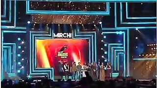 Arijit Singh And Jonita Gandhi BreakUp Song Live Performance At Award Night.