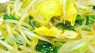 #Let's eat # Another simple meal, stir-fried green bean sprouts with leeks #Quick Foodie