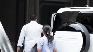 Kareena Kapoor With Kids Spotted At Her Father Residence In Bandra Viral Masti Bollywood