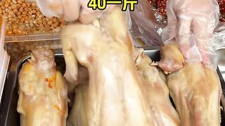 Hand-torn cold-mixed rabbit at the market, 104 each, do you think it's worth it #RoadsideDelicious  #StreetSnacks  #StreetFood