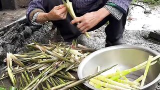 There are endless wild vegetables in spring, bamboo shoots! Living in the mountains is great!