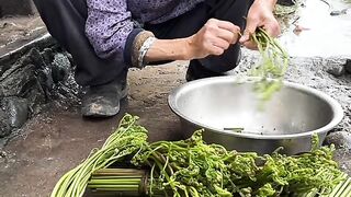 Spring is here, with more rain, and a lot of wild vegetables grow in the mountains, including ferns and bamboo shoots. Thanks to nature for its gift
