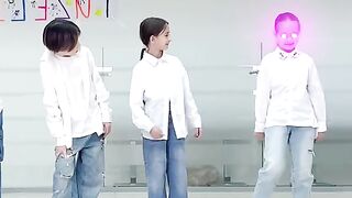 Shuffle battle whos best  dancer!! Tuze